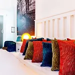 Central Apartments 4*