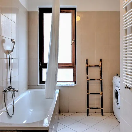 Ξενοδοχείο με διαμερίσματα Central Apartments 4*