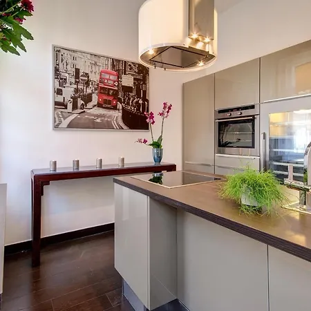 Central Apartments Ξενοδοχείο με διαμερίσματα 4*